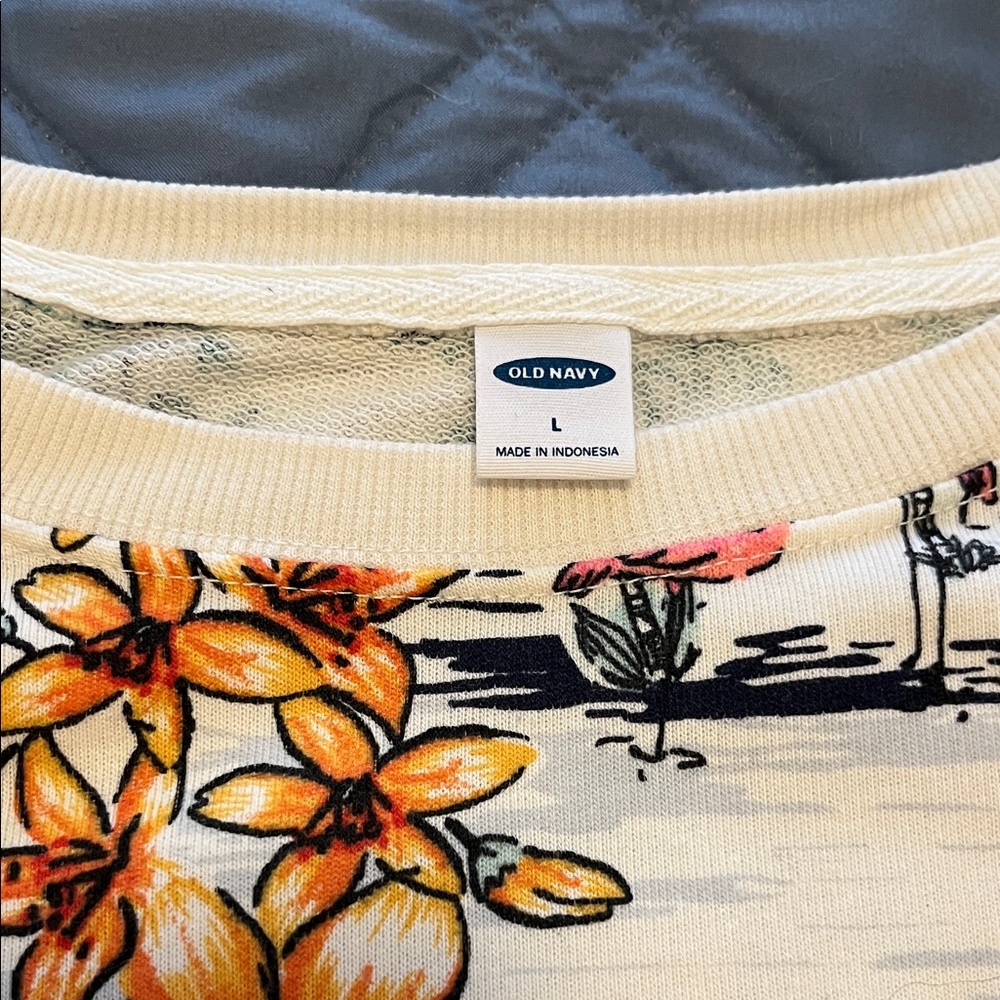 Old Navy Tropical Print Crewneck - Picture 3 of 5